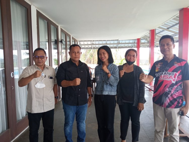 Bupati Kabupaten Lampung Selatan sekaligus Ketua DPC PDI Perjuangan Lampung Selatan H. Nanang Ermanto Menerima Silaturahmi Atlet berprestasi  Cabang Lompat Jauh Saudari Jovika Indri Steven