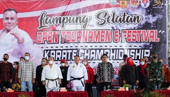 Bupati Lampung Selatan sekaligus Ketua DPC PDI Perjuangan Lampung Selatan H. Nanang Ermanto Buka Kejorda Karate Lampung Selatan
