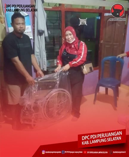  Asmara Berikan Bantuan Kursi Roda Kepada Warganya Yang Mengalami Lumpuh