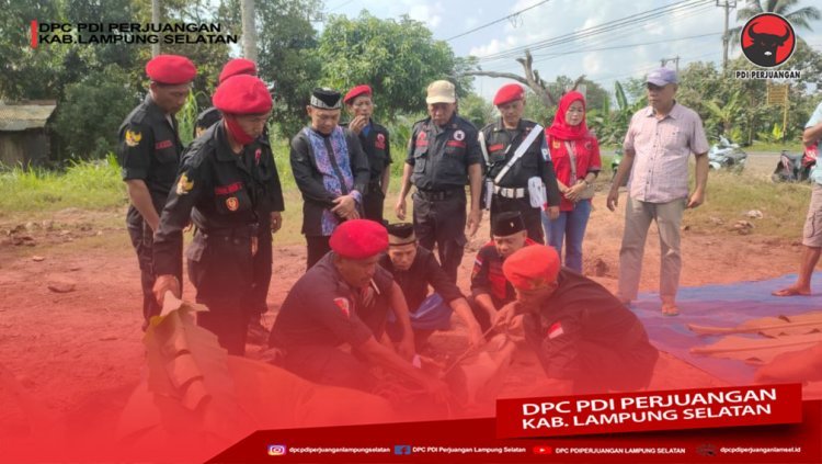 DPC PDI Perjuangan Lampung Selatan Memberikan 10 Sapi Qurban kepada segenap fungsionaris dan Kader Simpatisan  partai pada Idul Adha 1443 H/2022 M