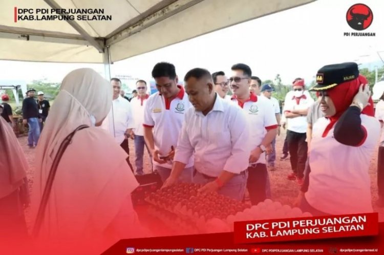 Keliling Lapak Bazar UMKM dan Pameran Bonsai, Bupati Lampung Selatan H. Nanang Ermanto Komitmen Dukung Pemulihan Ekonomi di Lampung Selatan.