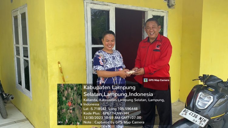 DPC PDI Perjuangan Kabupaten Lampung Selatan Membagikan 10.000 Telur Rebus Kepada Masyarakat